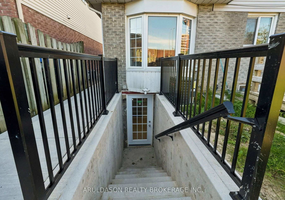 12-upland-drive-whitby-ontario-e13806894