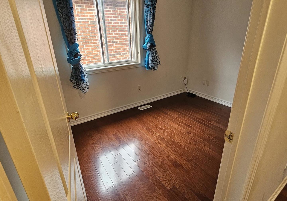 15-coyle-street-ajax-ontario-e13807394