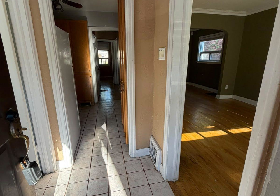 105-st-hubert-avenue-toronto-east-york-ontario-e13807566