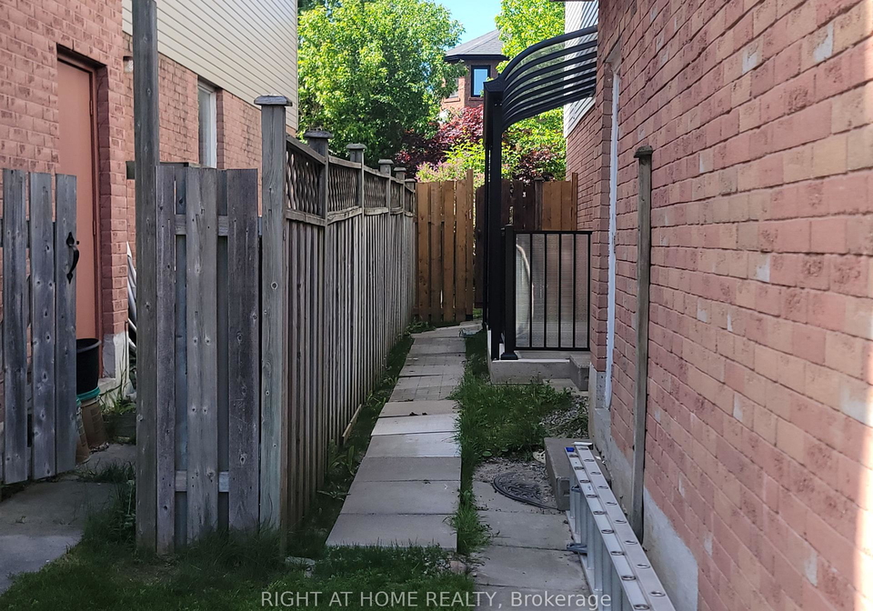 70-lipton-crescent-whitby-ontario-e13807654