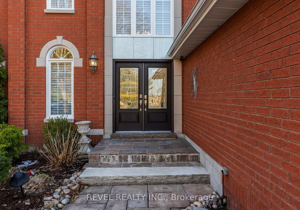 1486-ashwood-gate-pickering-ontario-e13807930