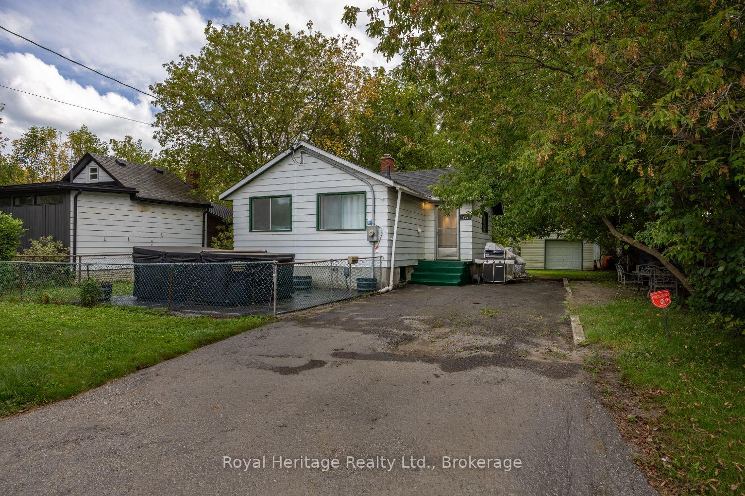 207-valencia-road-oshawa-ontario-e13808814
