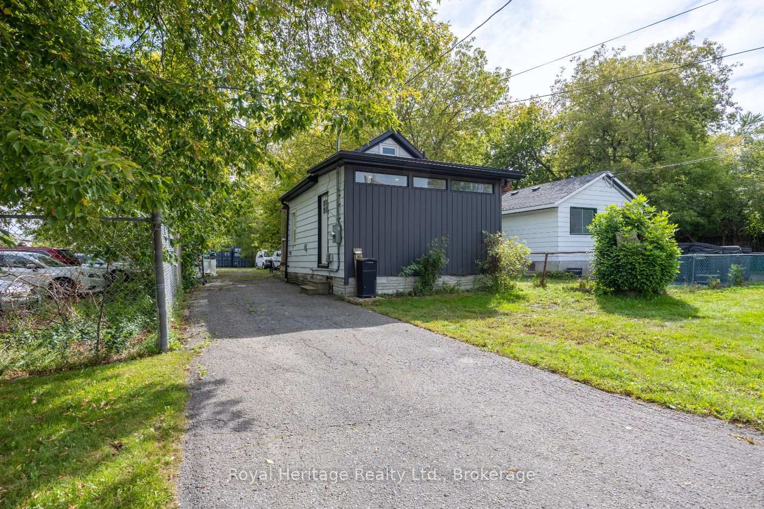 203-valencia-road-oshawa-ontario-e13808854