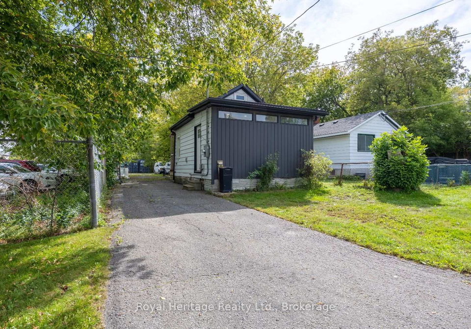 203-valencia-road-oshawa-ontario-e13808854