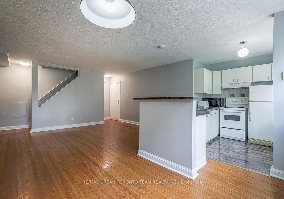1346-queen-street-e-toronto-toronto-ontario-e13809216