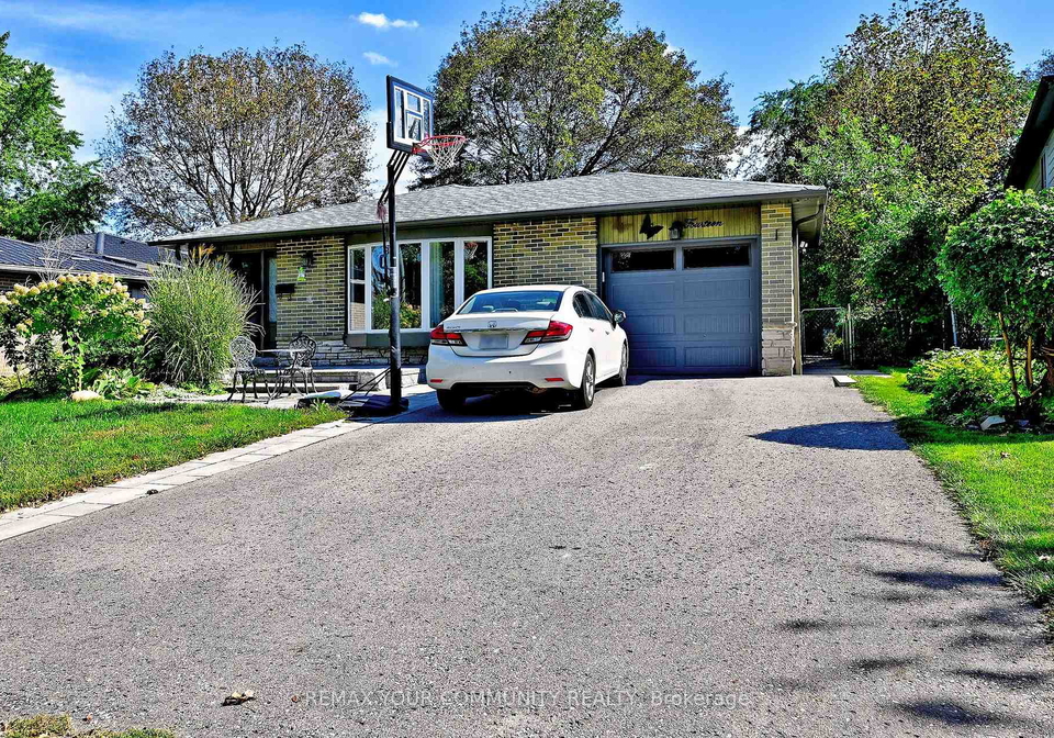 14-misthollow-square-toronto-scarborough-ontario-e13809528