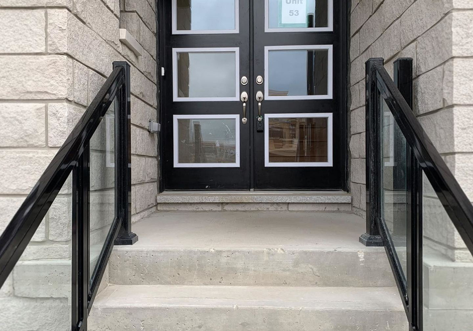 1604-moonbeam-glen-pickering-ontario-e13810546