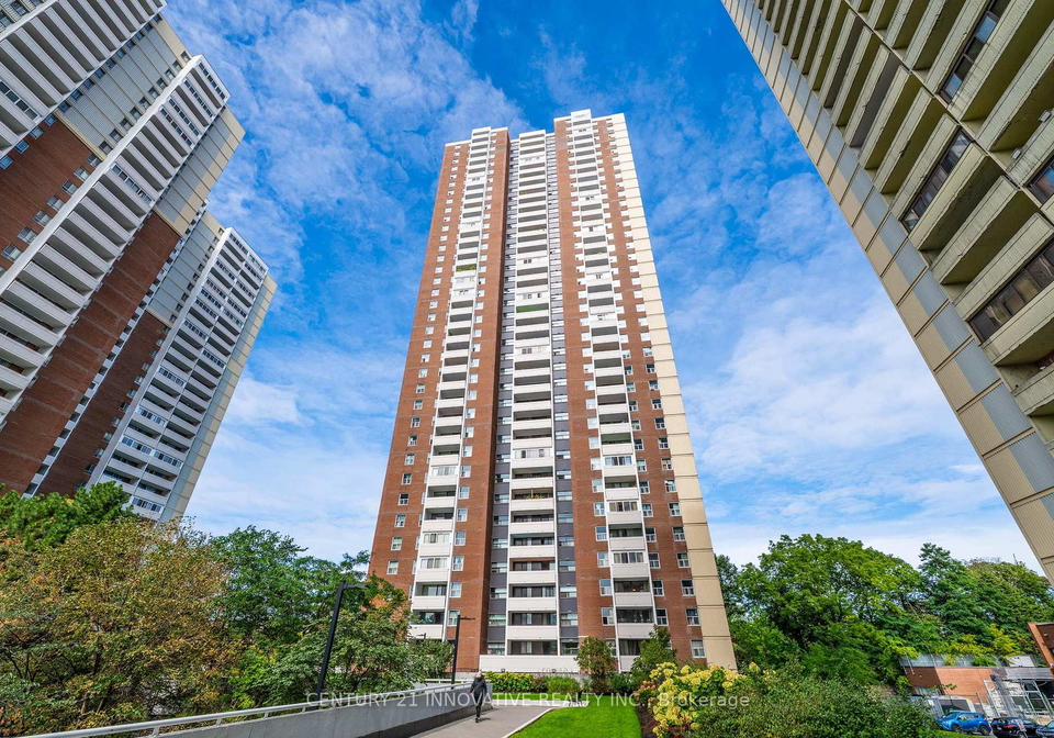 3-massey-square-toronto-east-york-ontario-e13816464