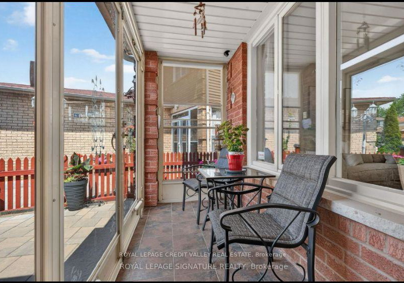 1642-pepperwood-gate-pickering-ontario-e13816542
