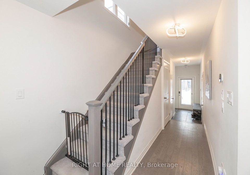 30-caspian-square-clarington-ontario-e13816938
