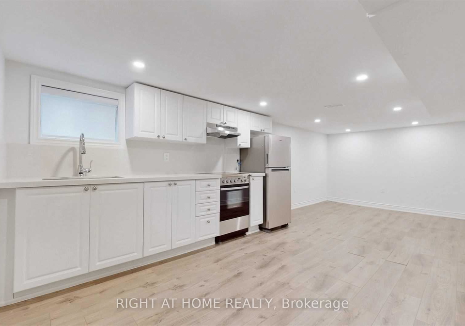8-airley-crescent-toronto-east-york-ontario-e13819796