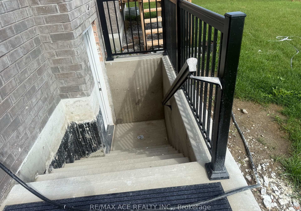 2219-beckman-crescent-oshawa-ontario-e13820320