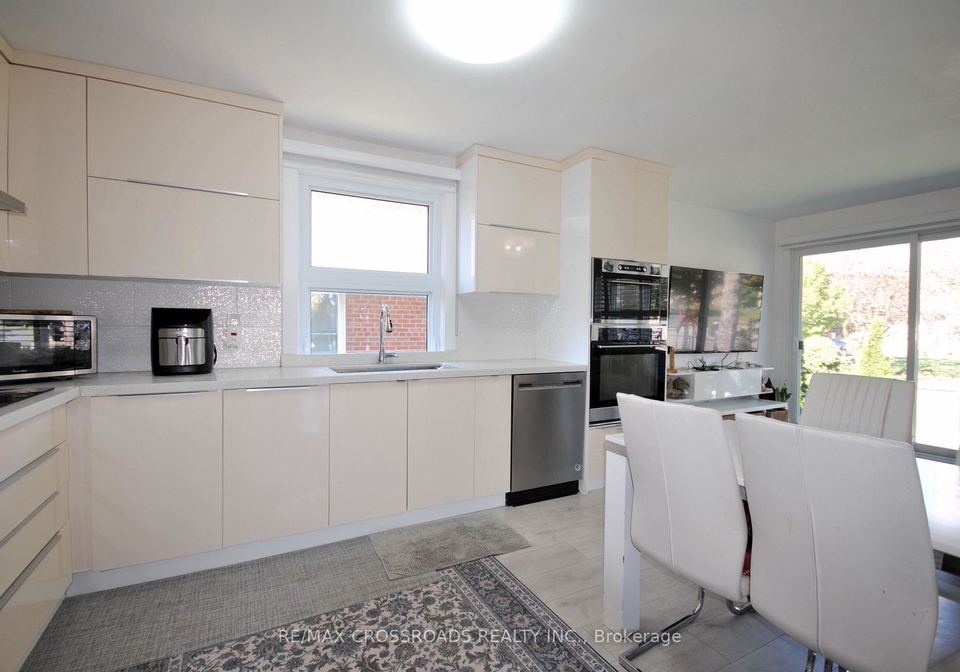 25-arbutus-crescent-toronto-scarborough-ontario-e13826956