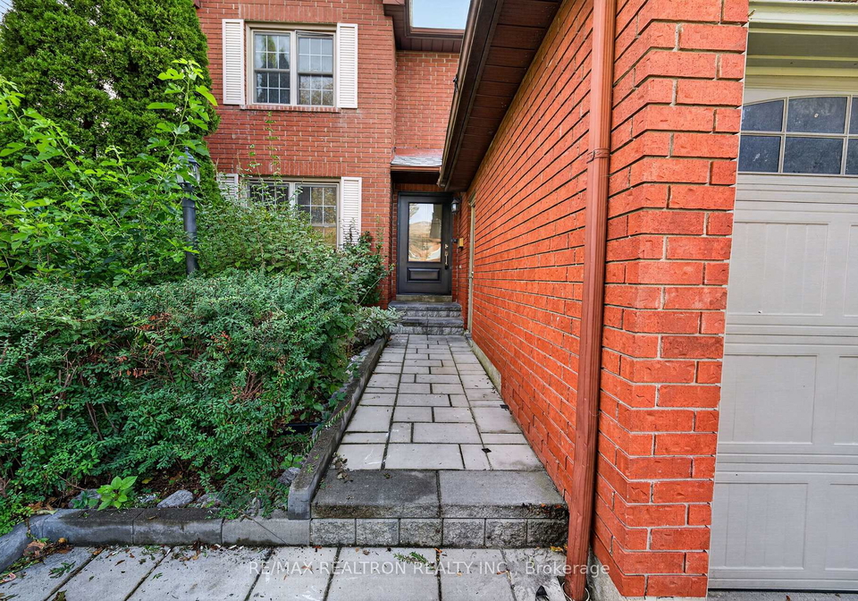 765-stonepath-circle-pickering-ontario-e13830264