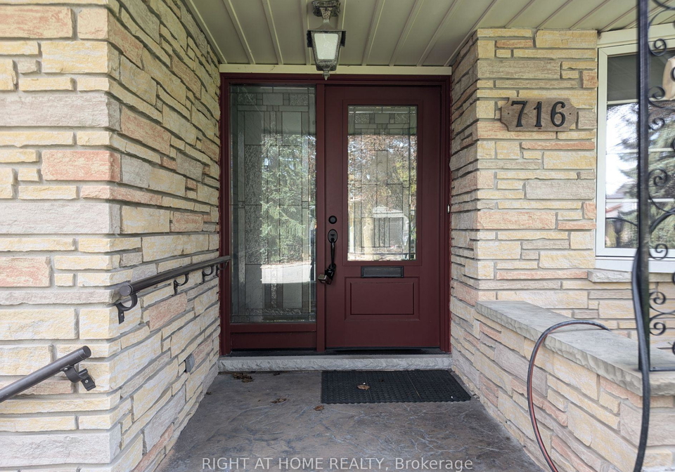 716-tulip-court-oshawa-ontario-e13833256
