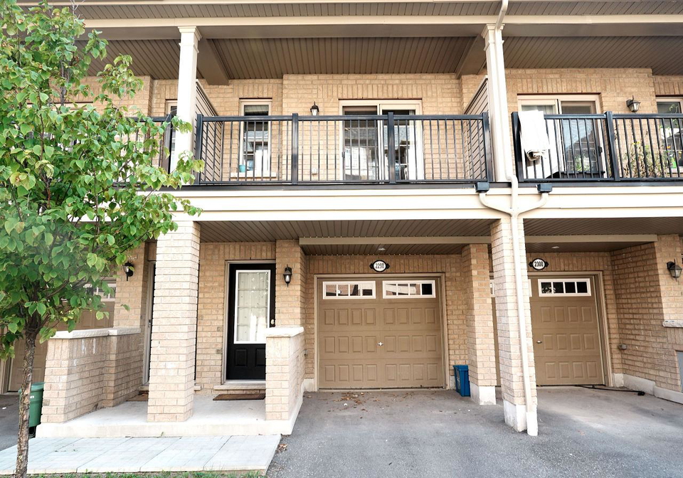 2298-chevron-prince-path-oshawa-ontario-e13833638