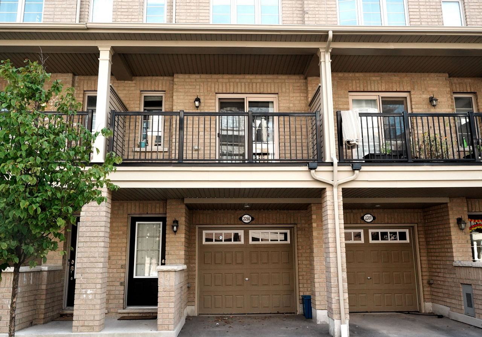 2298-chevron-prince-path-oshawa-ontario-e13833638