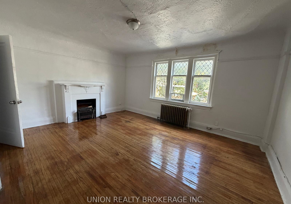 2393-queen-street-e-toronto-toronto-ontario-e13835476