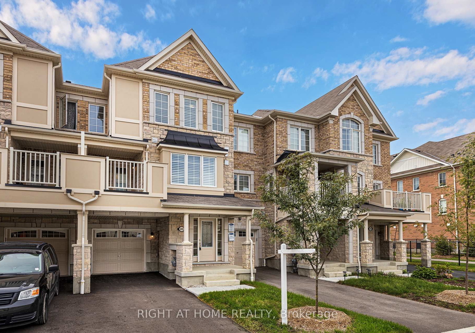 2493-fall-harvest-crescent-pickering-ontario-e13837230