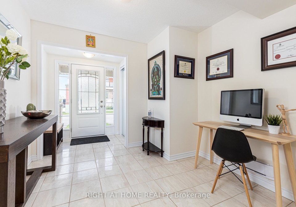2493-fall-harvest-crescent-pickering-ontario-e13837230
