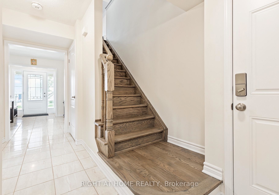 2493-fall-harvest-crescent-pickering-ontario-e13837230