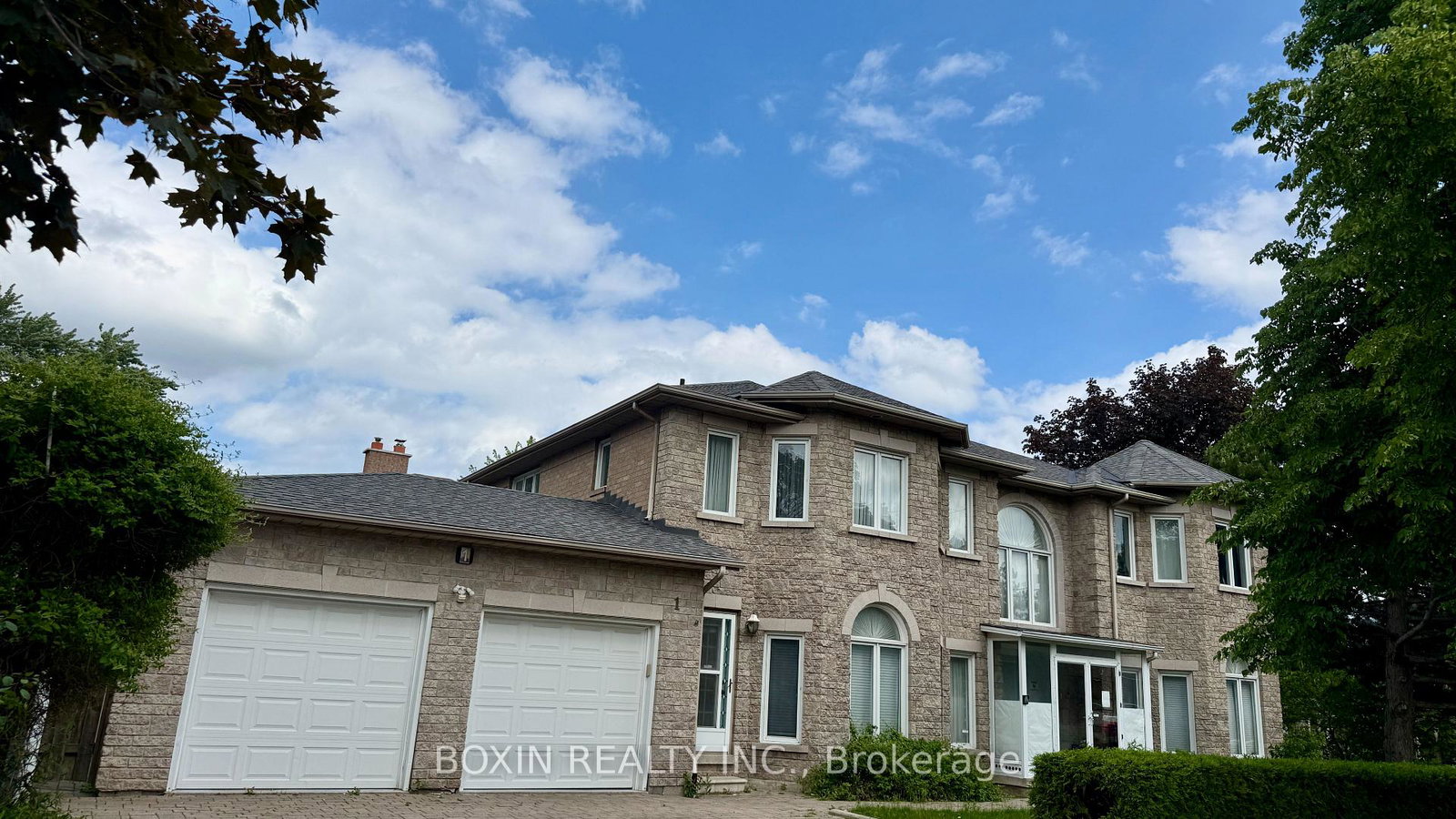 1-adirondack-gate-toronto-scarborough-ontario-e13837330