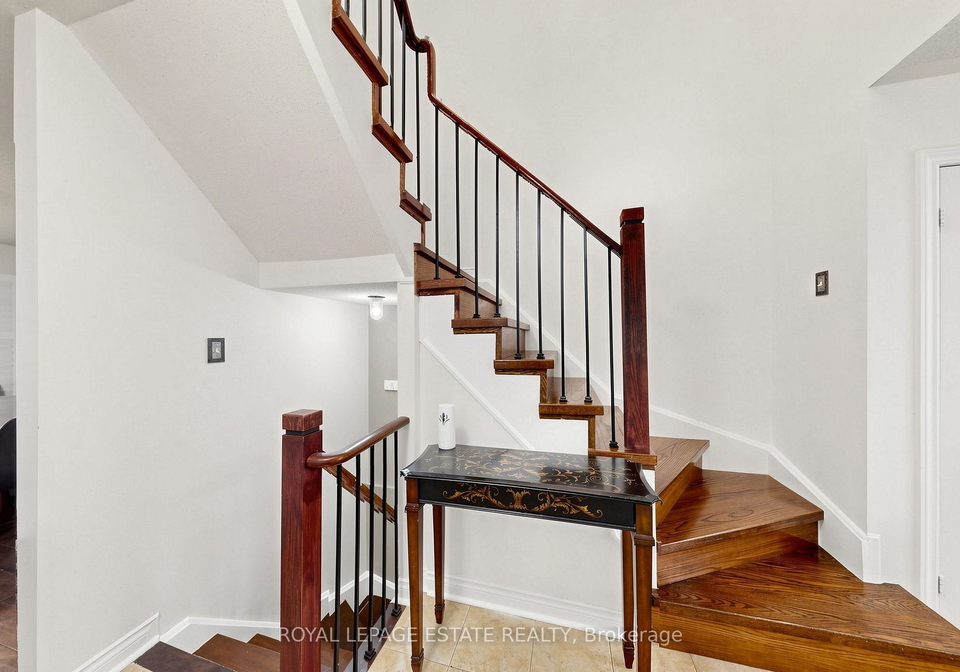 10-dooley-crescent-ajax-ontario-e13837946