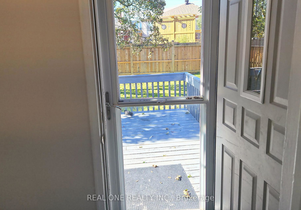 15-castille-avenue-toronto-scarborough-ontario-e13839196