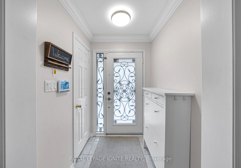 18-feint-drive-ajax-ontario-e13840840