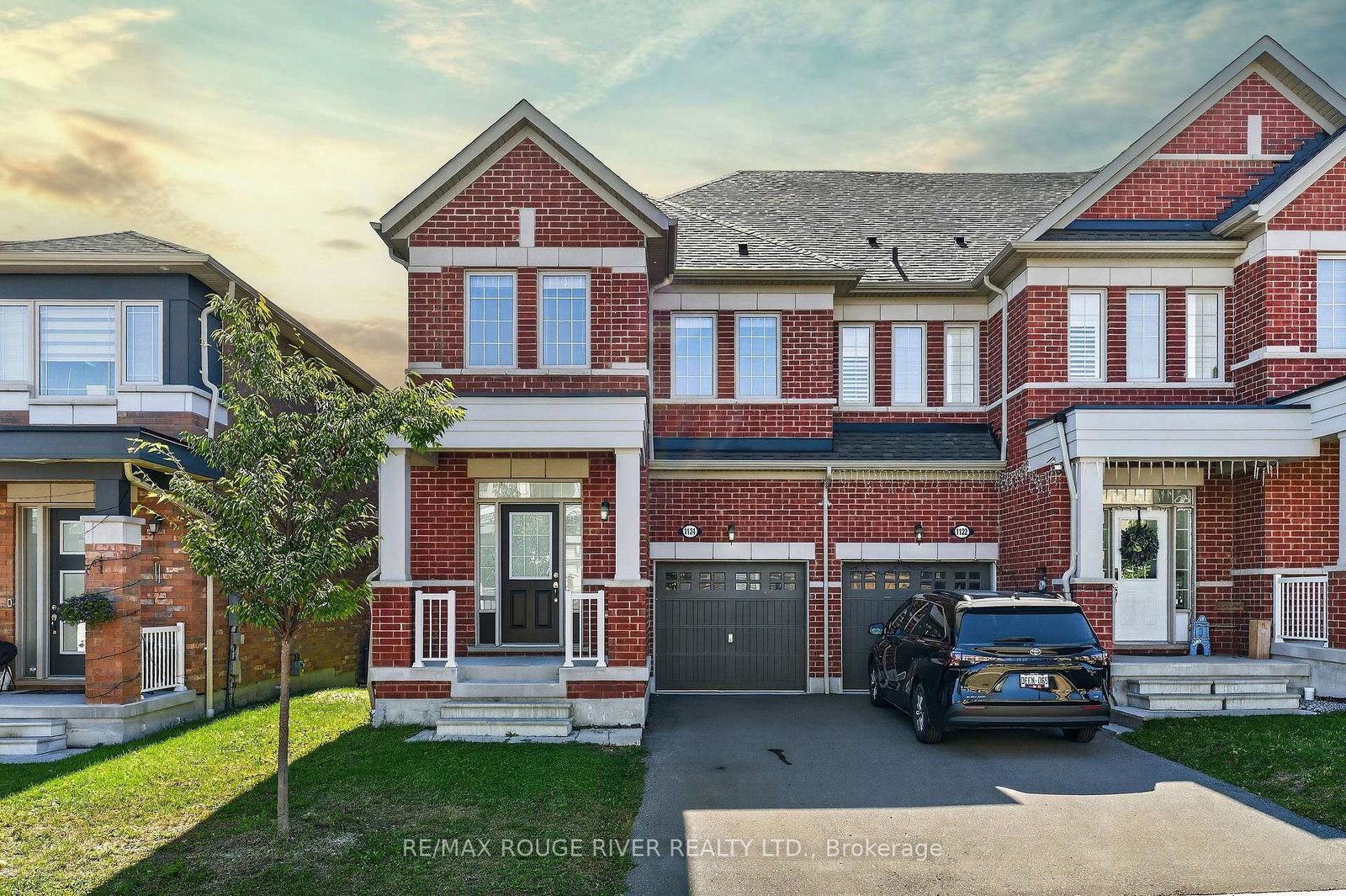 1124-sepia-square-pickering-ontario-e13841436