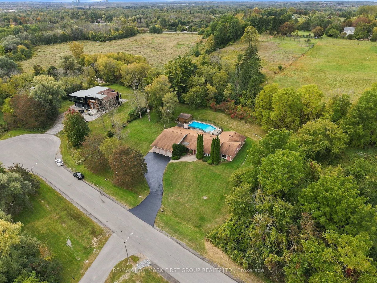 4-mcnamara-court-ajax-ontario-e13843288