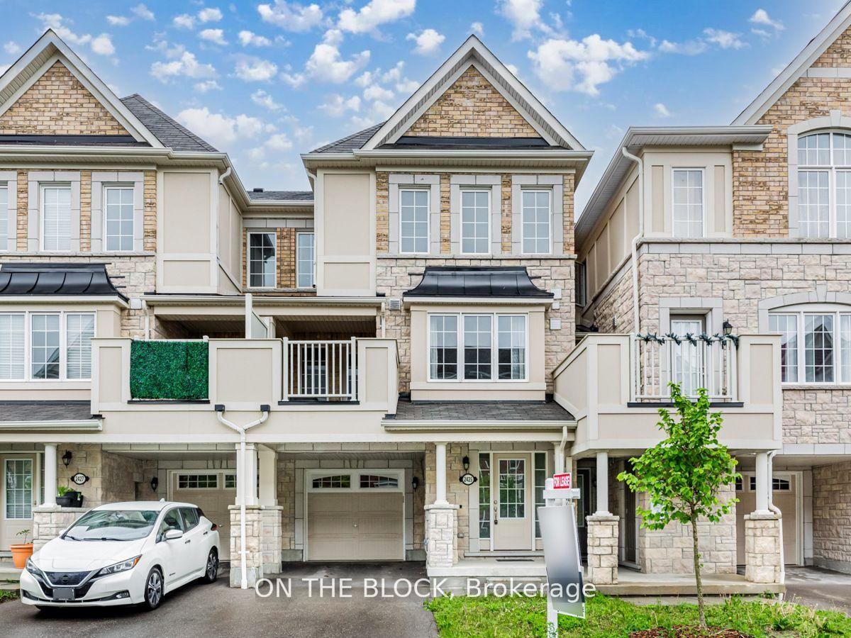 2425-fall-harvest-crescent-pickering-ontario-e13843382