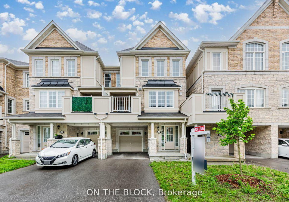 2425-fall-harvest-crescent-pickering-ontario-e13843382