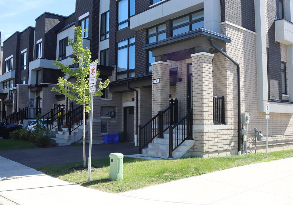 743-stanstead-path-oshawa-ontario-e13843964