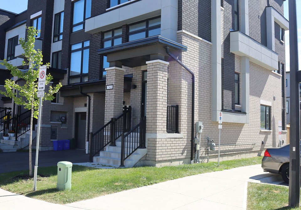 743-stanstead-path-oshawa-ontario-e13843964