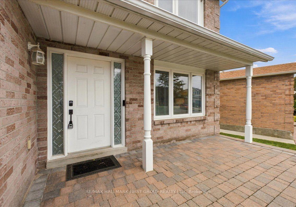 1582-kelvinway-lane-pickering-ontario-e13844164
