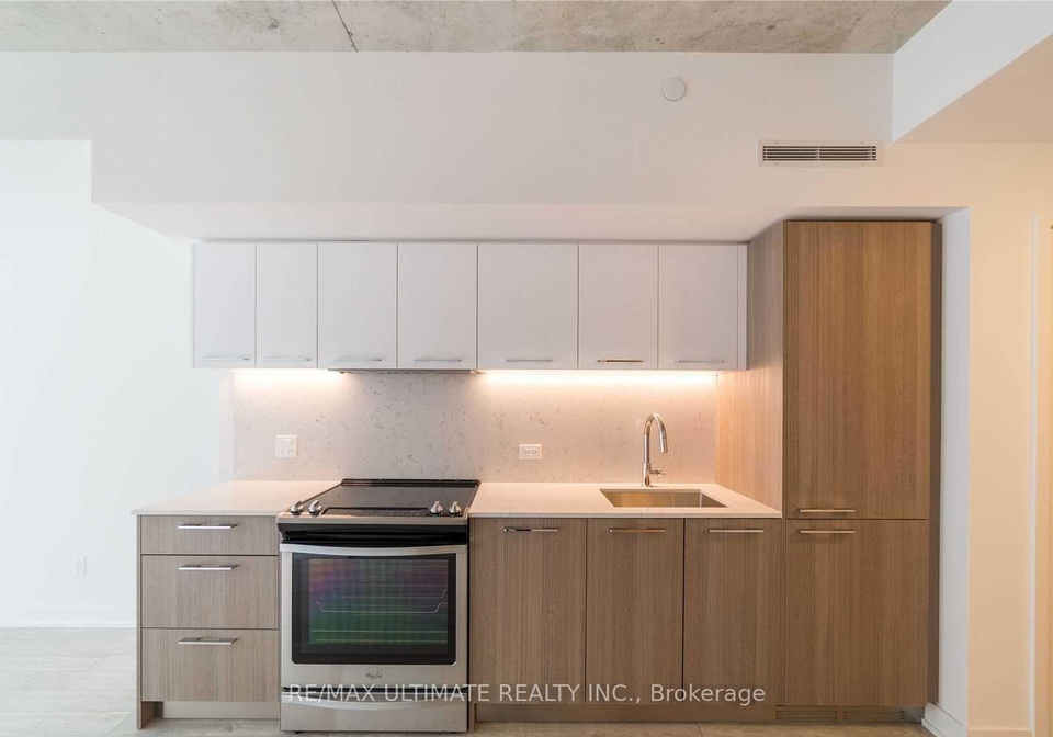 30-baseball-place-toronto-toronto-ontario-e13845224