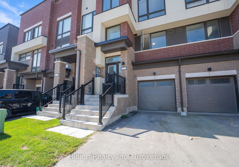 717-heathrow-path-oshawa-ontario-e13850244