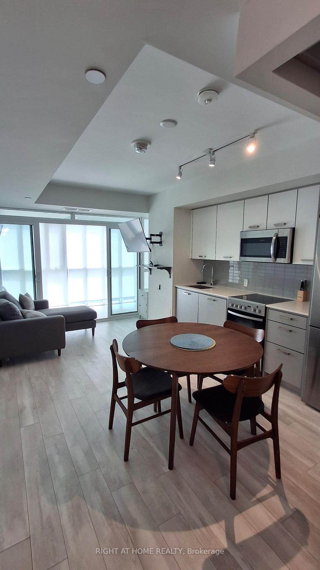 1630-queen-street-e-toronto-toronto-ontario-e13852034