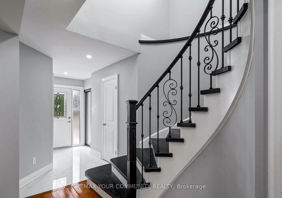 700-stonepath-circle-pickering-ontario-e13853298