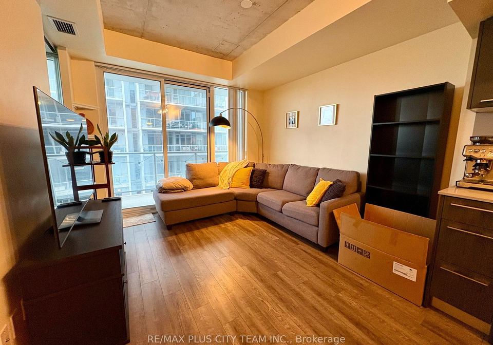 25-baseball-place-toronto-toronto-ontario-e13853372