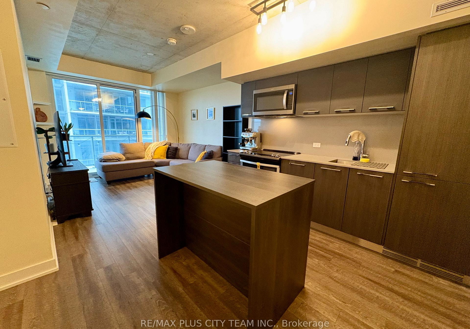 25-baseball-place-toronto-toronto-ontario-e13853372