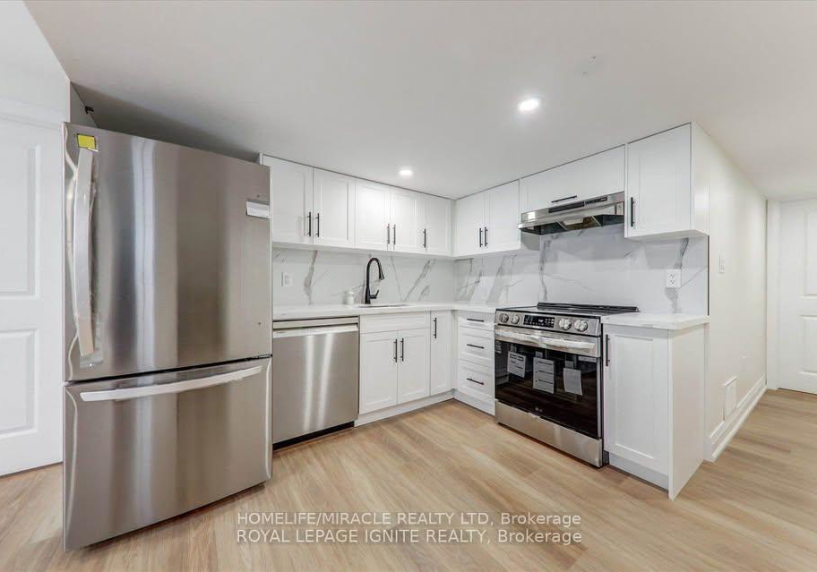 1006-pelican-trail-pickering-ontario-e13855446