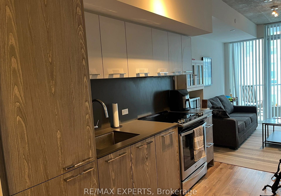 25-baseball-place-toronto-toronto-ontario-e13857458