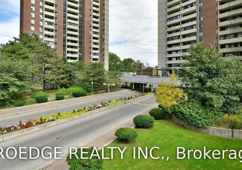 5-massey-square-toronto-east-york-ontario-e13860256