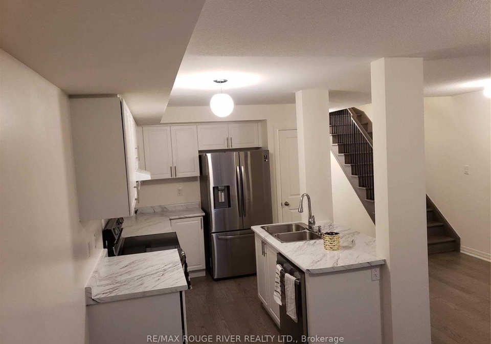 19-caspian-square-clarington-ontario-e13860890