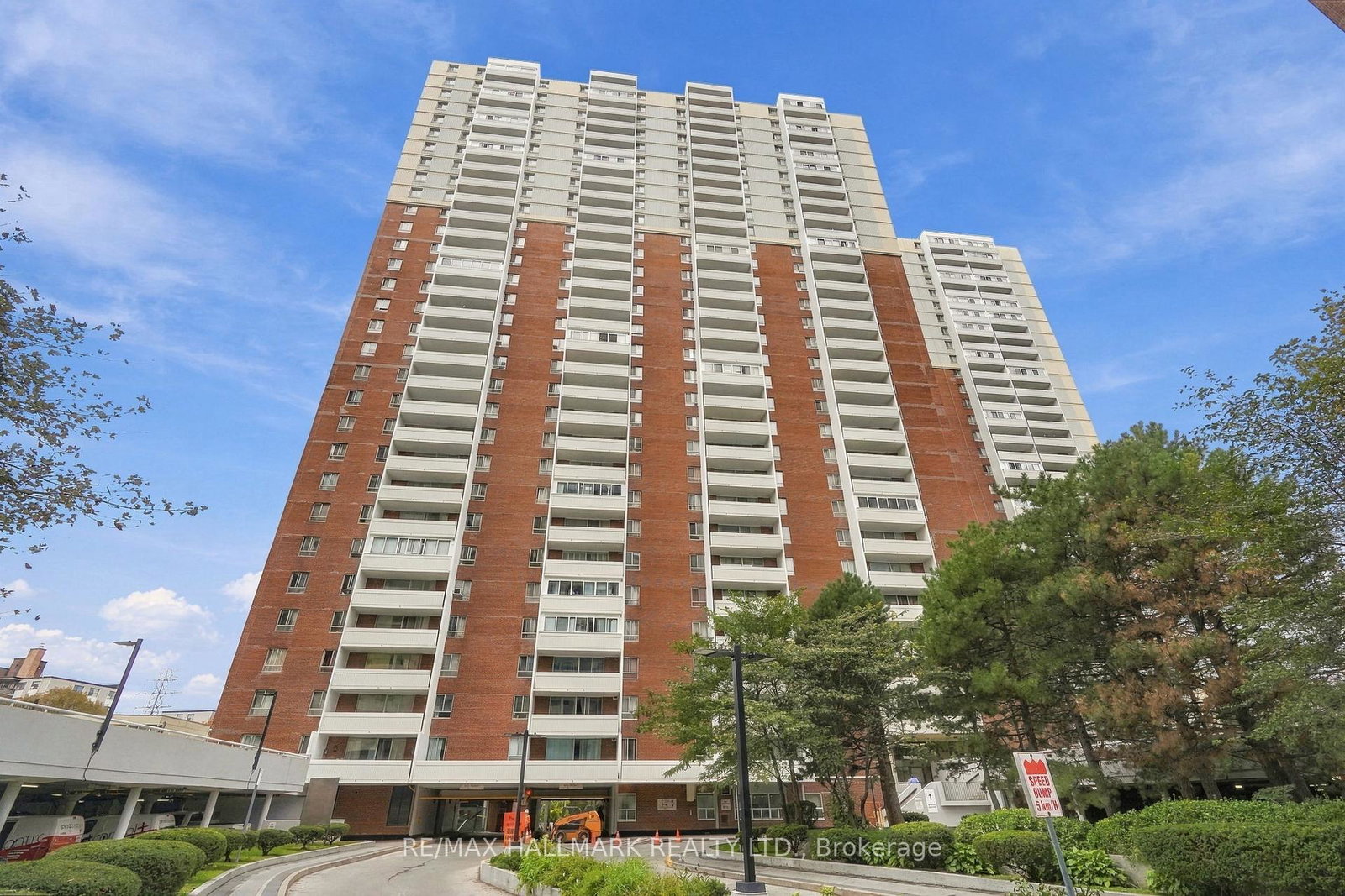 1-massey-square-toronto-east-york-ontario-e13861940