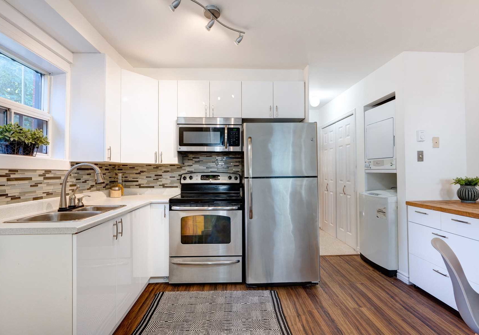 15-ivy-avenue-toronto-ontario-e4595712