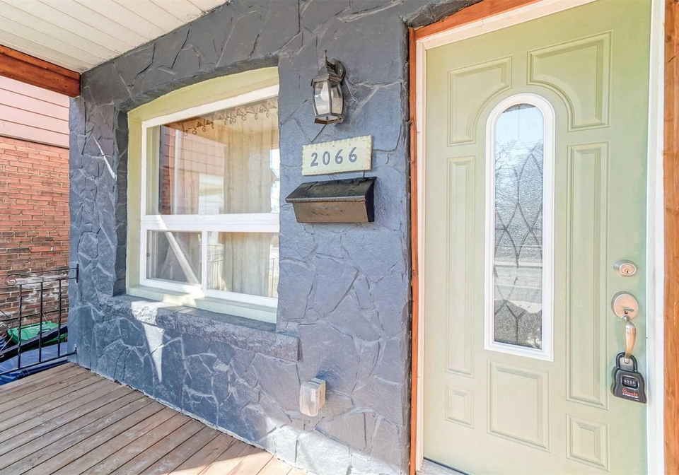 2066-gerrard-street-e-toronto-ontario-e5148007