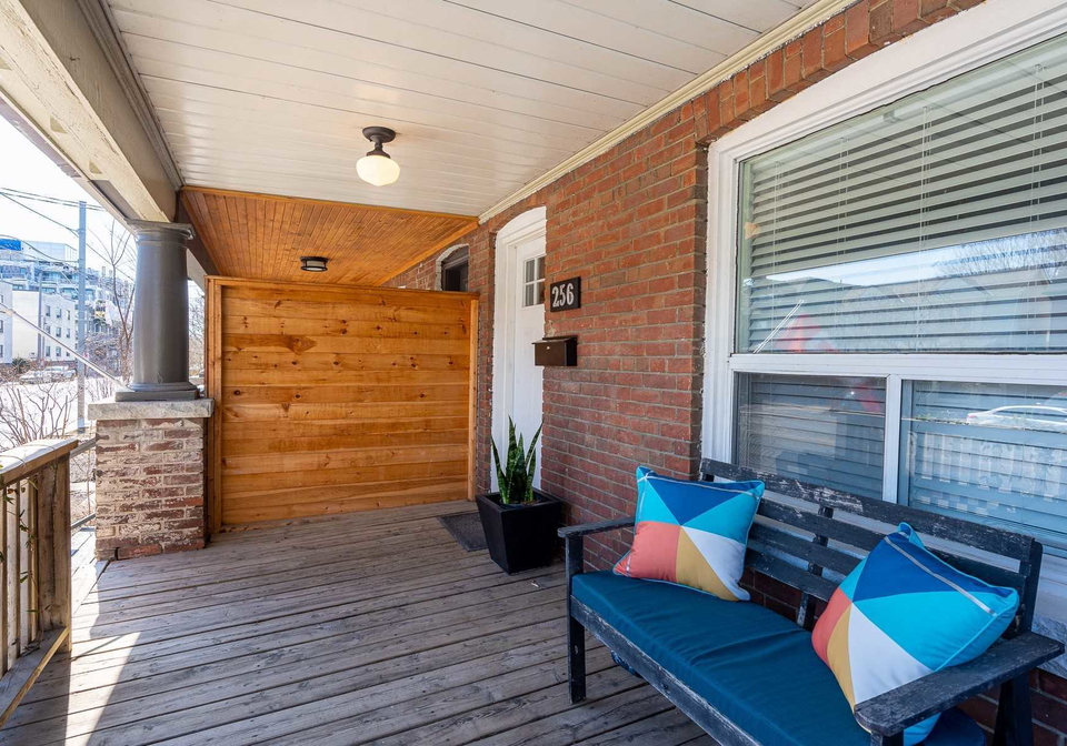 256-woodbine-avenue-toronto-ontario-e5162961